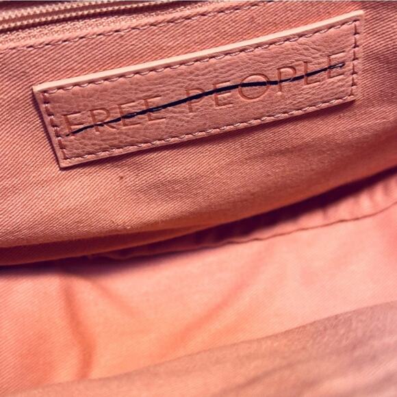 FREE PEOPLE RAFFIA CABANA CROSSBODY VEGAN  IN VINTAGE PINK NEW WITHOU TAGS - Picture 8 of 8